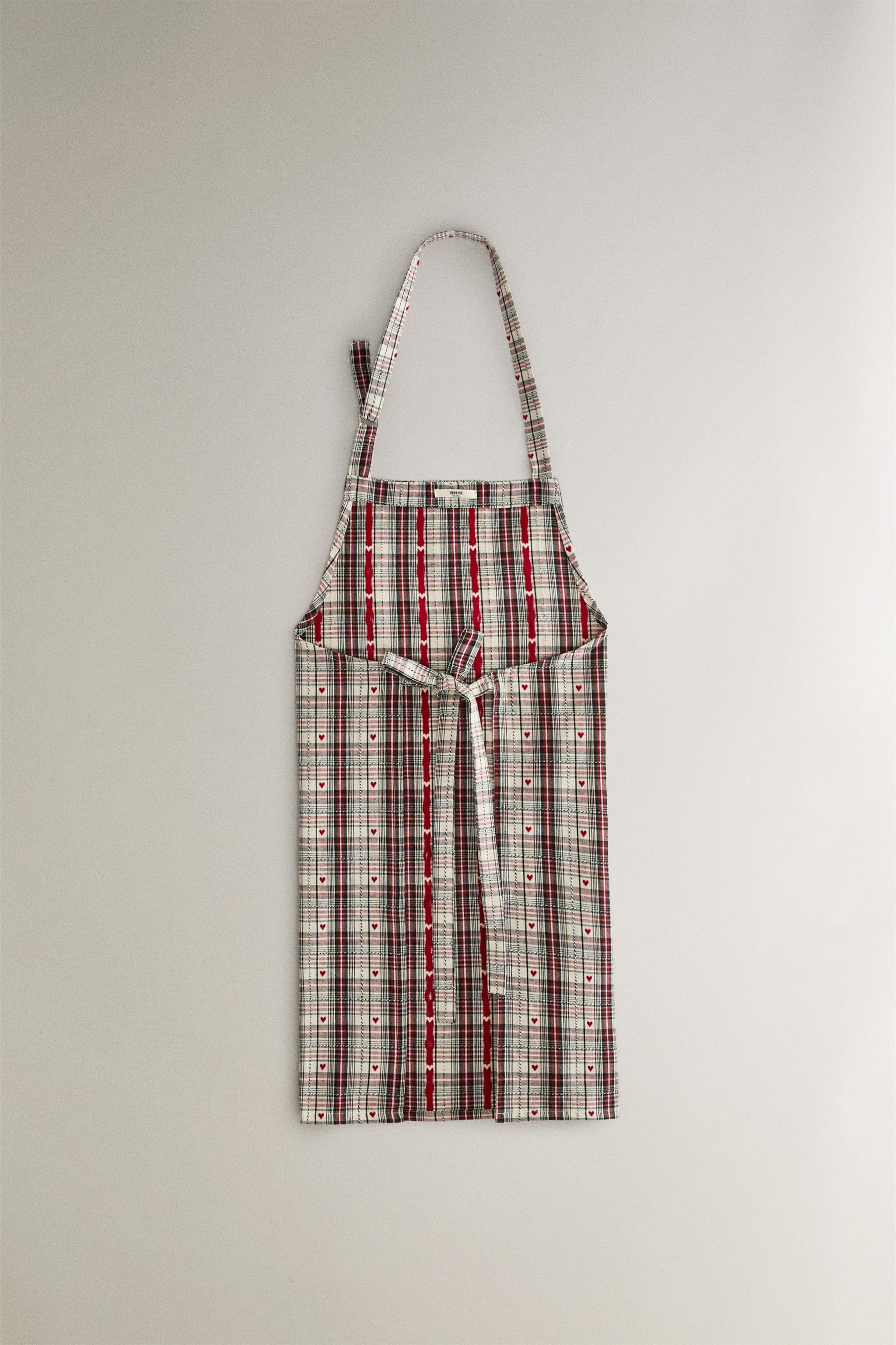 CHRISTMAS HEARTS PATTERN APRON